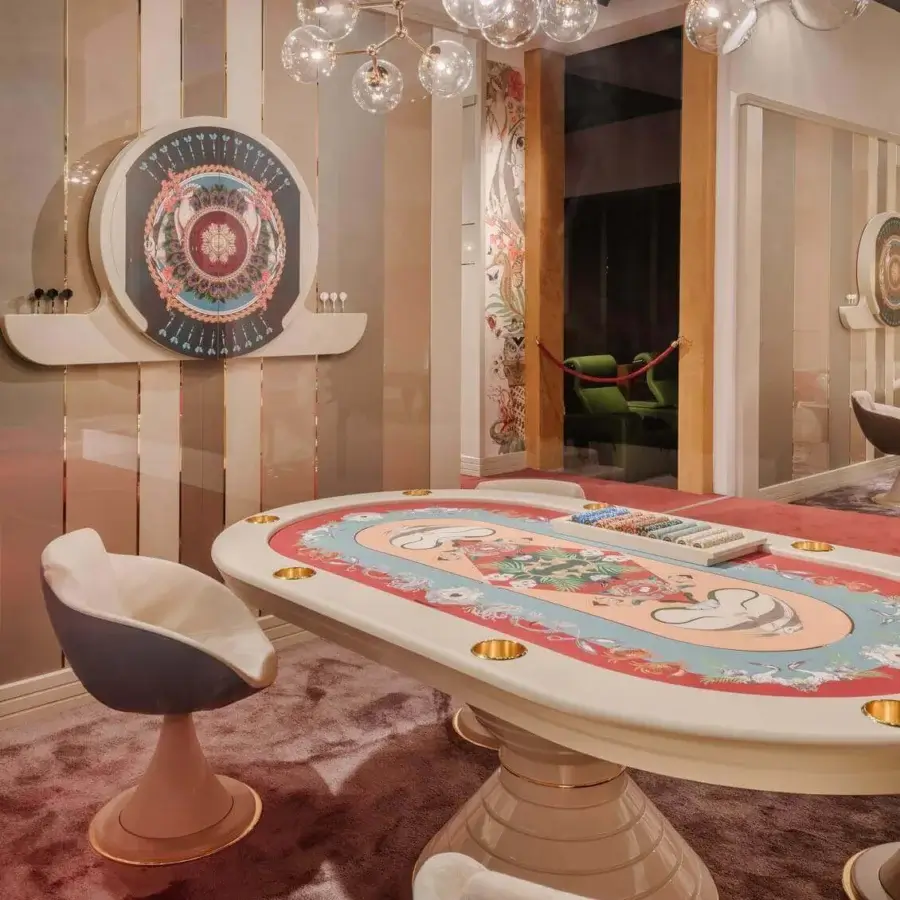 Superior Vismara Vegas poker table with oval shape, light cream Soft Touch lacquered edge and gold-polished steel cup holders