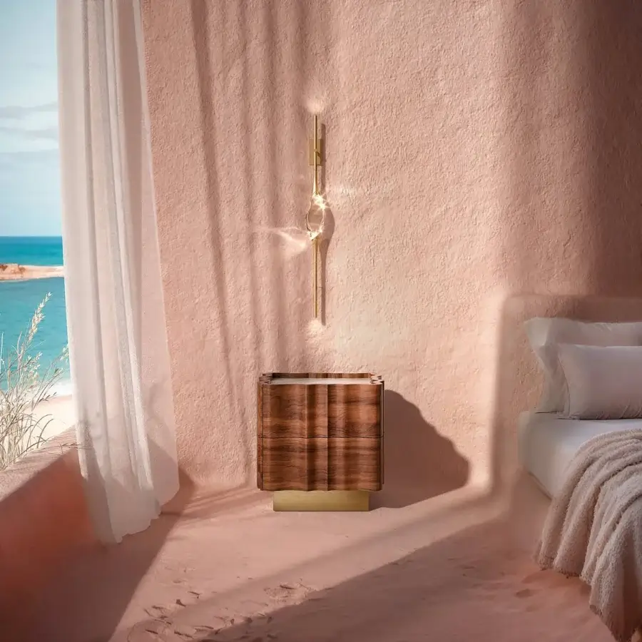 Elegant Il Pezzo Mancante wall lamp with brass stems, casting rings and illuminated crystal providing diffused ambient lighting