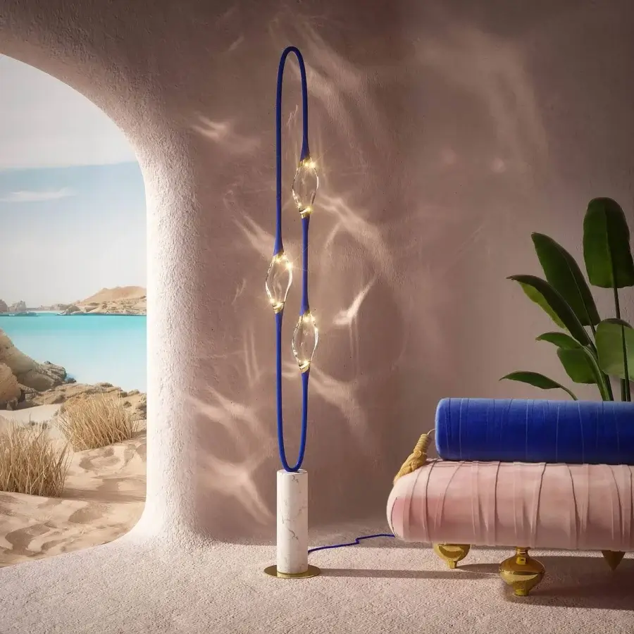 Distinguished Il Pezzo 12 floor lamp with circular rotation, three crystals and a marble base in gold-colored metal