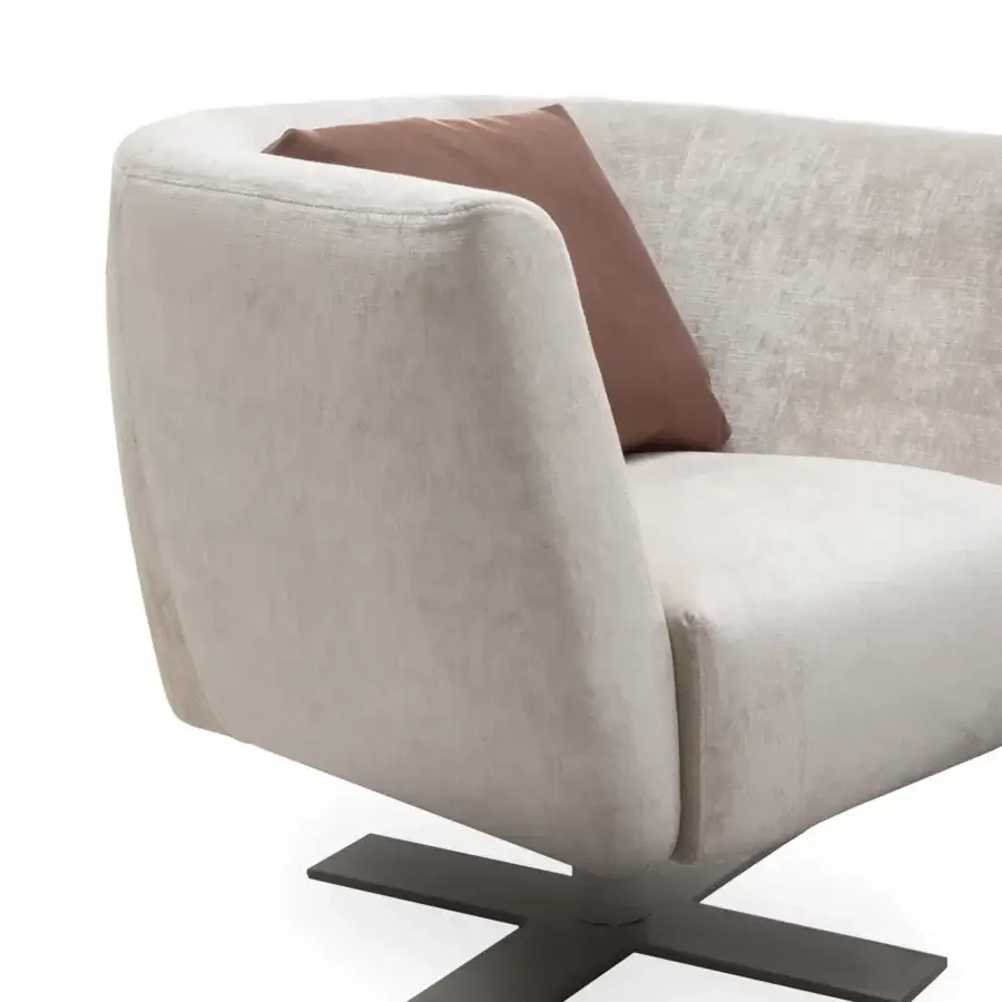 Distinguished Presotto Saint Barth lounge chair with light beige textile upholstery and a Peltro finished metal base