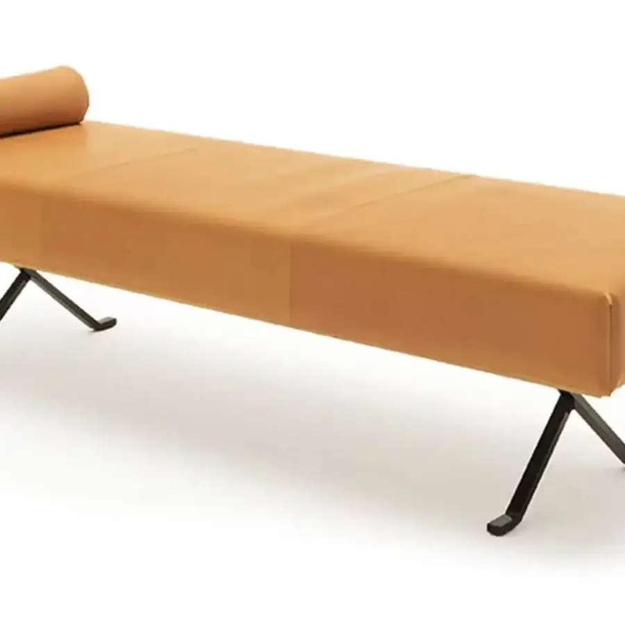 Exceptional Presotto Dormeuse chaise lounge upholstered in light tan vegetable tanned leather with matt black painted metal legs