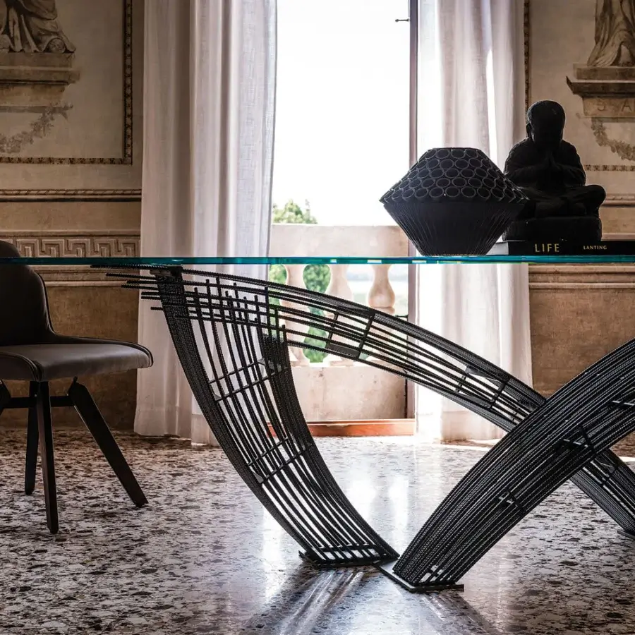 Elegant Cattelan Italia Hystrix table crafted with a transparent glass top and dark matte metal base featuring intersecting forms