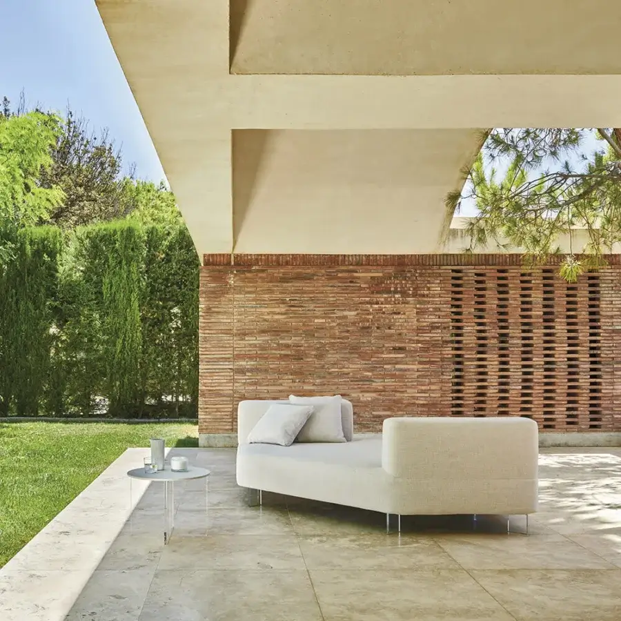 Exceptional Varaschin Belt Air sectional in light beige textile with clean lines and thin aluminum legs