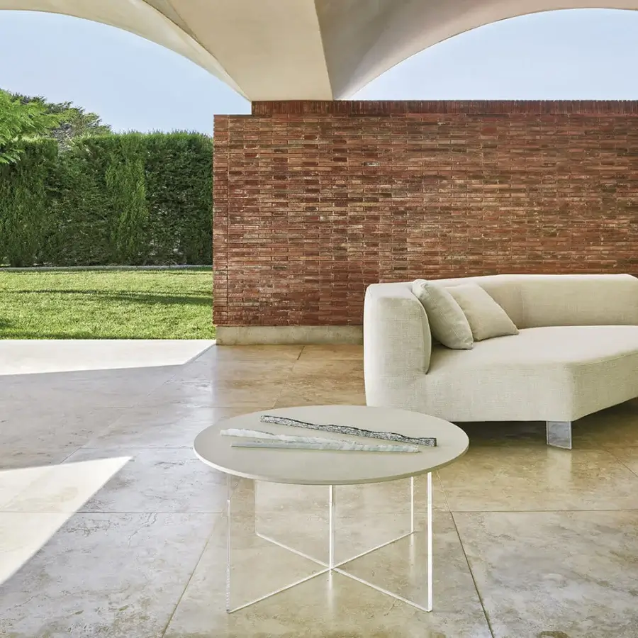 Elegant Varaschin Belt Air sectional in light beige textile with thin aluminum supports and rounded edges