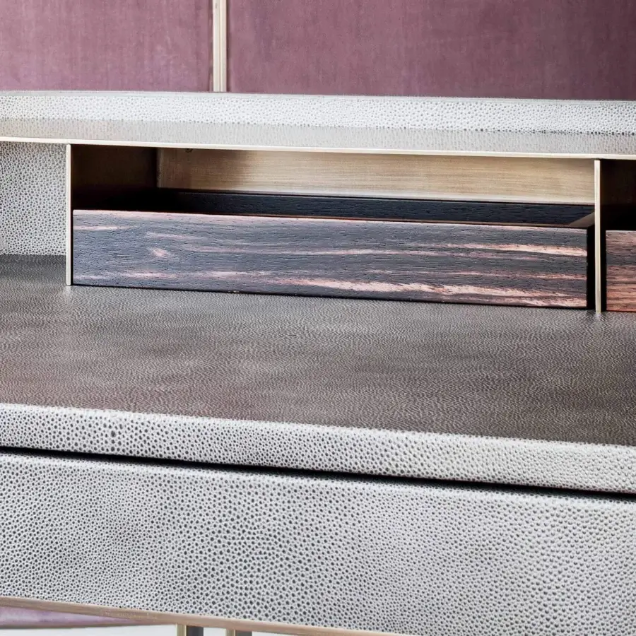 Exclusive Rugiano Roma desk with bronzed brass legs and a light gray textured Italian leather top with matte finish