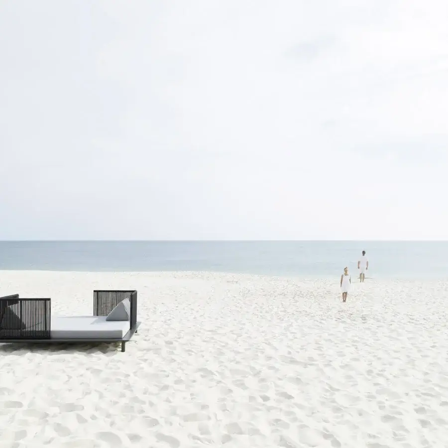 Exceptional Varaschin Sunmoon lounger with powder-coated aluminium framing and comfortable grey textile cushion with matching pillow