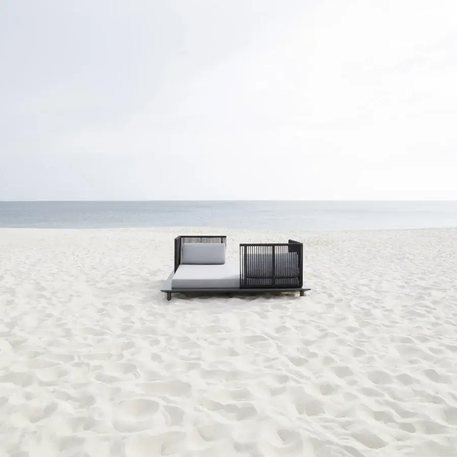 Exceptional Varaschin Sunmoon lounger with dark powder-coated aluminium framing and light grey cushions offering a geometric woven backrest