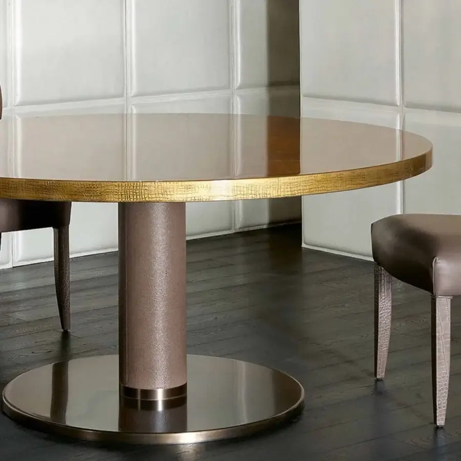 Elegant Rugiano Fujico table with decoro painted wood and speckled brown cylindrical pedestal built with a textured golden band