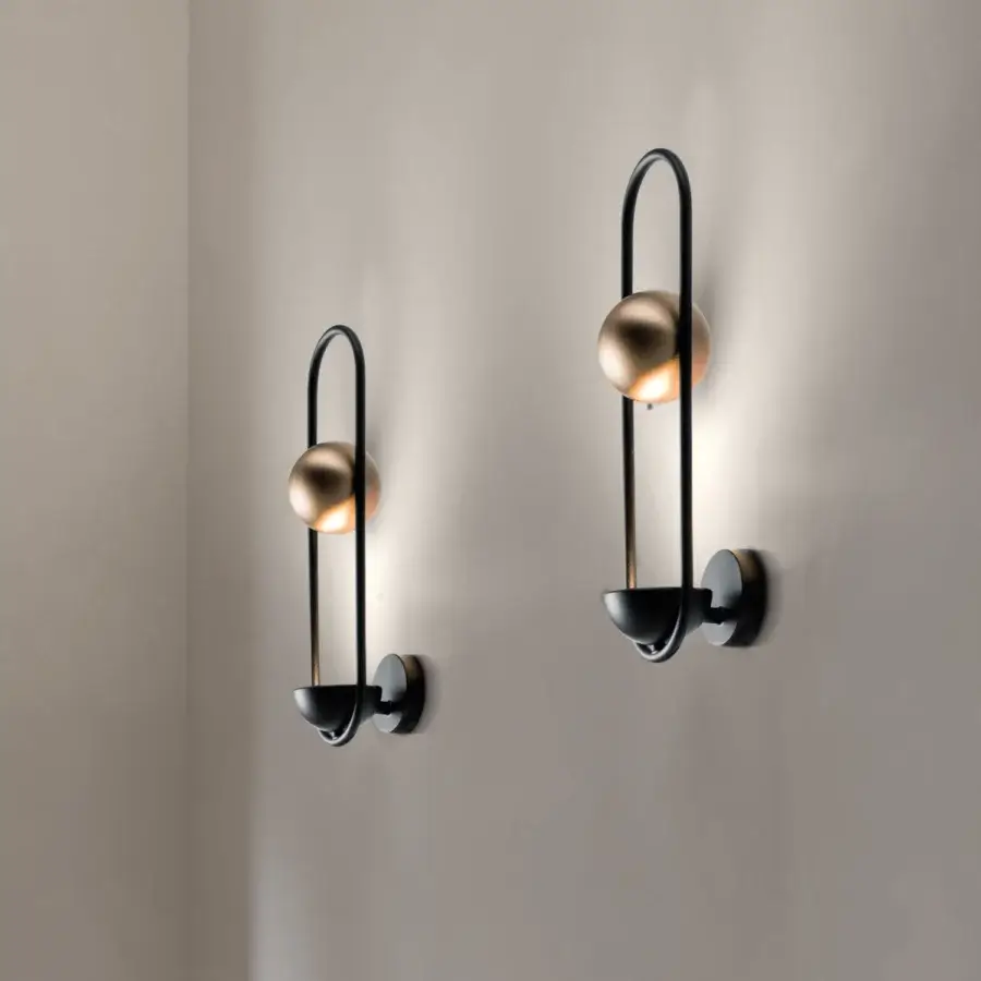 Sophisticated Masiero Luppiter wall lamp with geometric metal structure and warm brass-colored spherical light in matte black finish