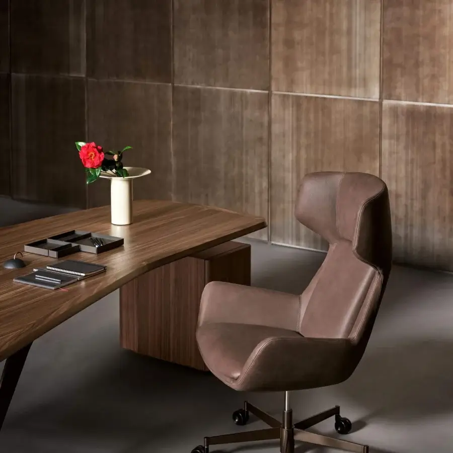 Distinguished Bonaldo Newton armchair with imposing brown leather upholstery and a swivel base built with black wheels