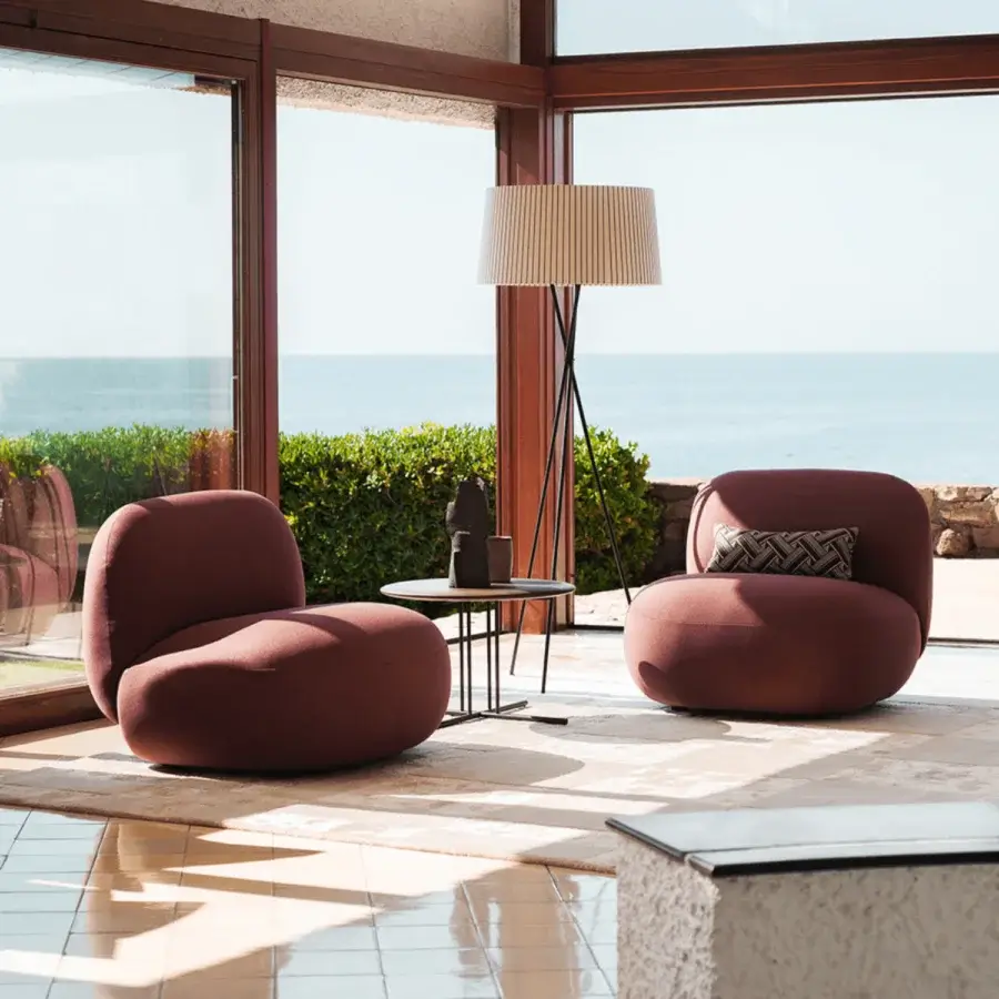 Distinguished Potocco Jade lounge upholstered in reddish-brown polyurethane foam with organic sinuous shapes