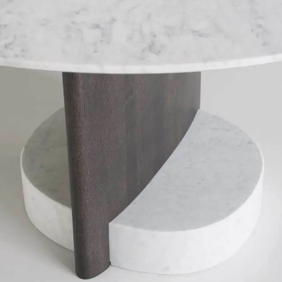 Elegant Potocco Syn round table with white marble top and intersecting semi-circular marble elements built with textured wooden legs