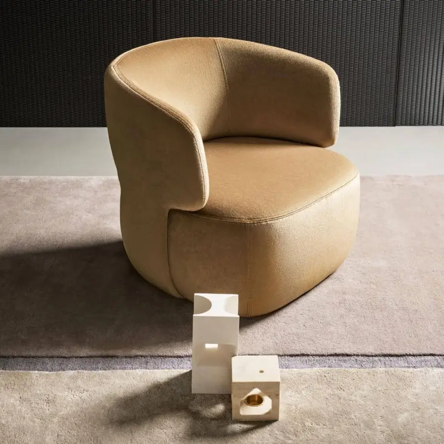 Exceptional Bonaldo Rabat rug with geometric compositions in 70% wool and 30% Tencel featuring a light beige finish