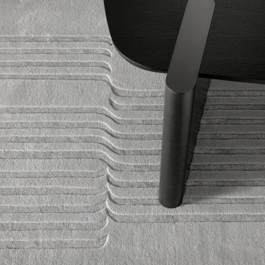 Distinguished Bonaldo Tangeri rug with curving light gray geometric motifs crafted in Italy from wool and Tencel