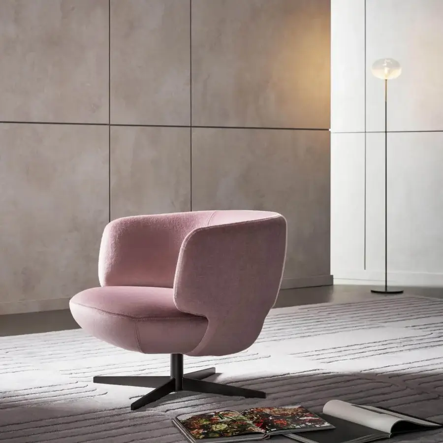 Exceptional Bonaldo Tangeri rug with curving parallel lines crafted in gray wool and Tencel creating subtle volume