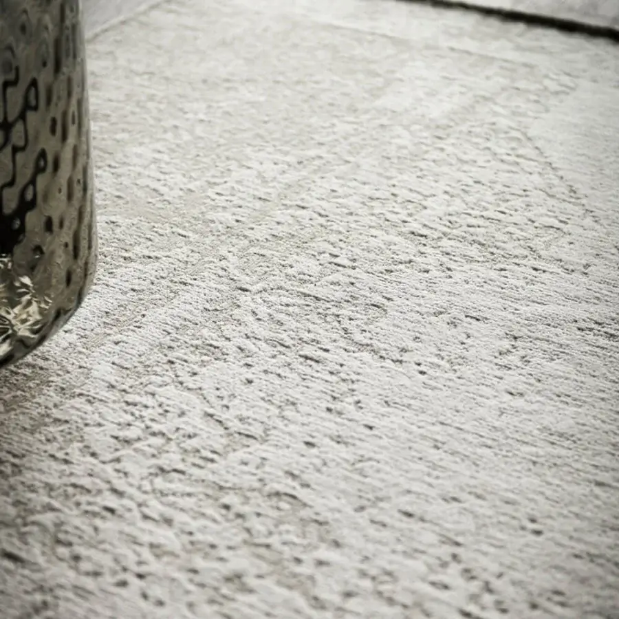 Superior Cattelan Italia Madras rug with soft fibers and geometric decorative patterns in light gray tones