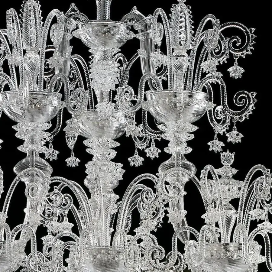 Superior Barovier&Toso Venezia 1295 chandelier built in clear glass with glossy smooth finishes embodying Murano tradition