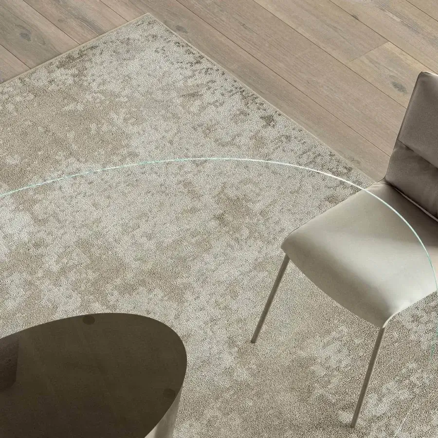 Superior Lago Ammos rug crafted in Italy with beige and cream technical materials and a stunning patterned finish