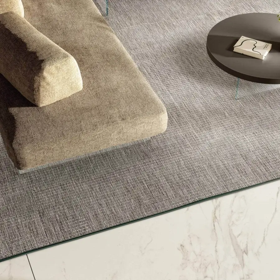 Elegant Lago Suna rug with refined gray tweed-like pattern and dark green trim crafted from high-quality technical materials