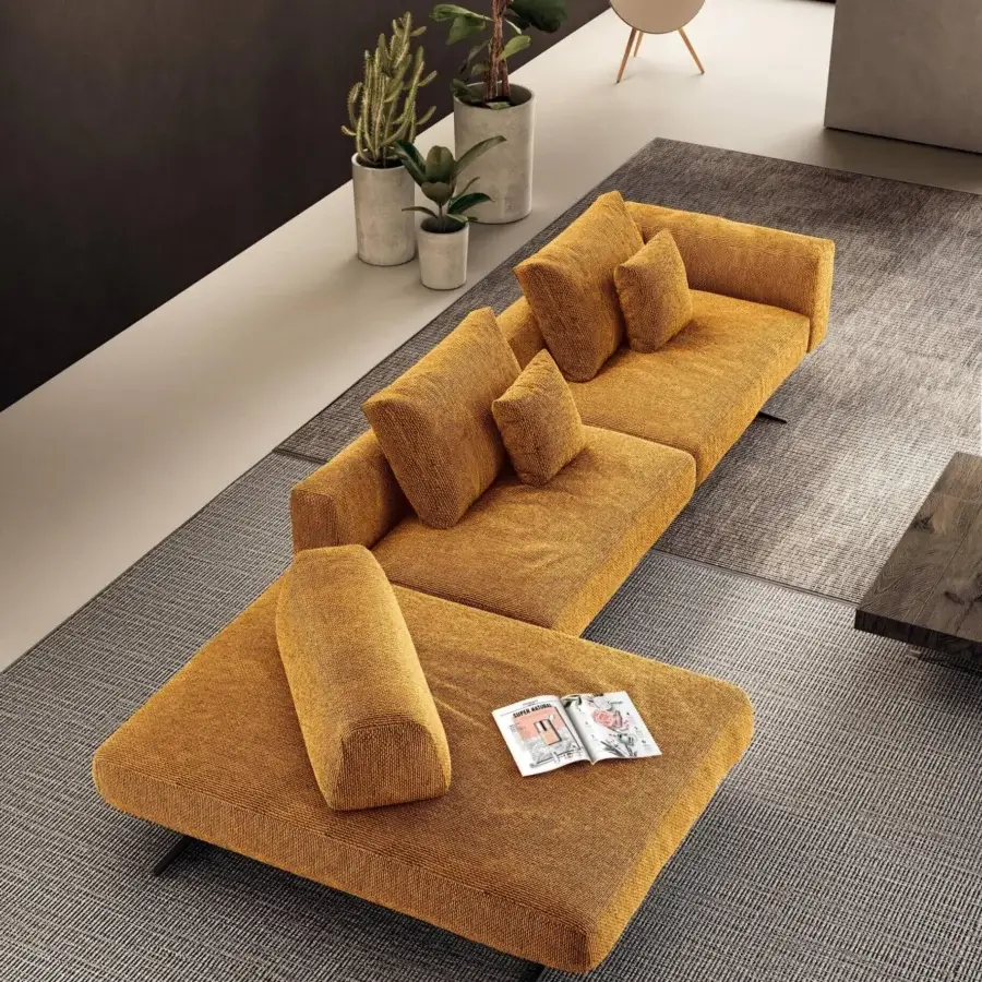 Superior Lago Suna rug crafted from technical materials in a sophisticated gray palette with an intricate woven pattern