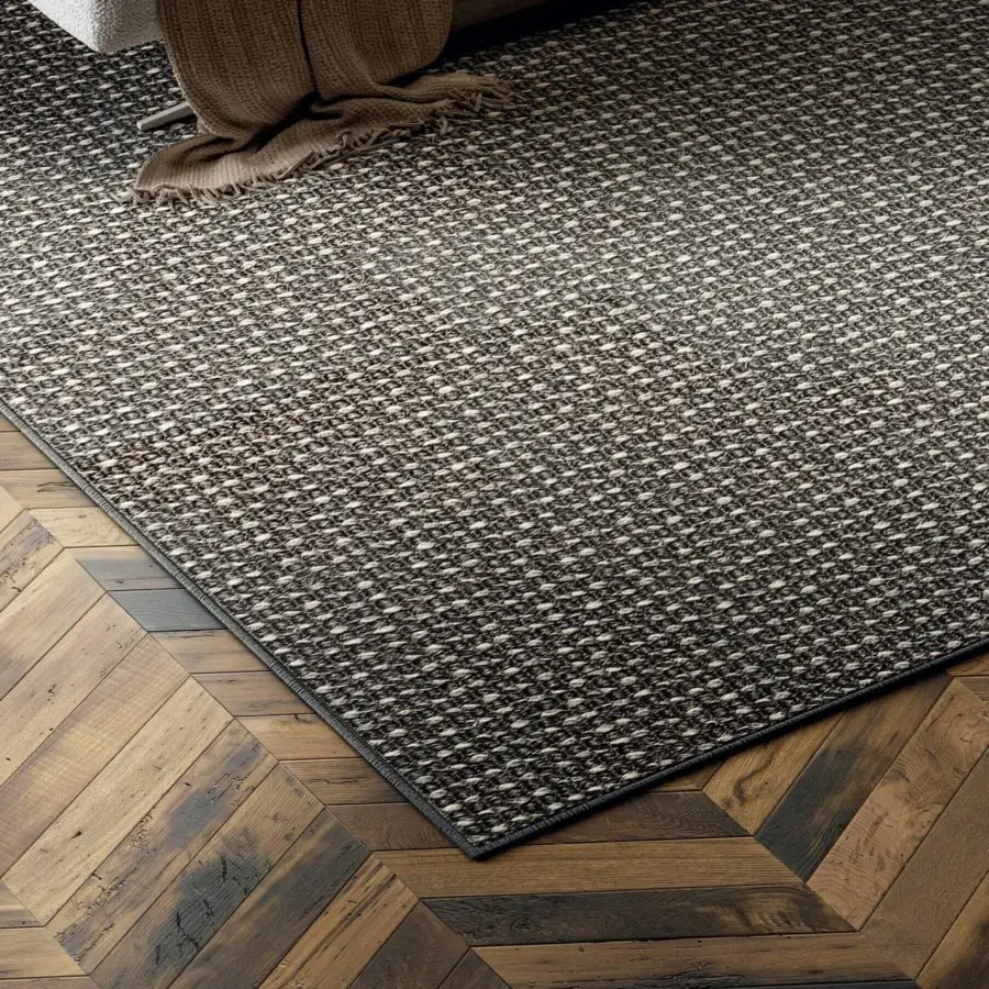 Exceptional Lago Mozek rug woven in wool and fine sisal displaying iridescent oriental-cosmopolitan patterns with a dark gray border