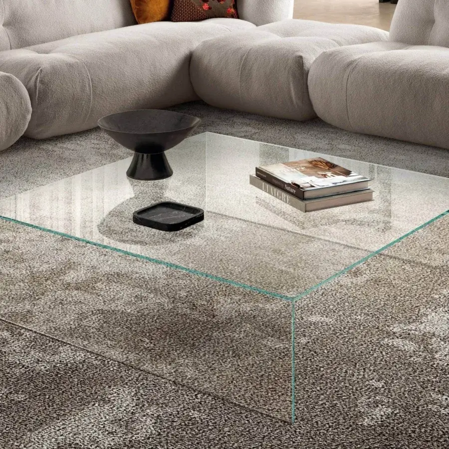 Superior Lago UpGlass coffee table built in glass with precise 45-degree cuts and see-through legs for a minimalist aesthetic