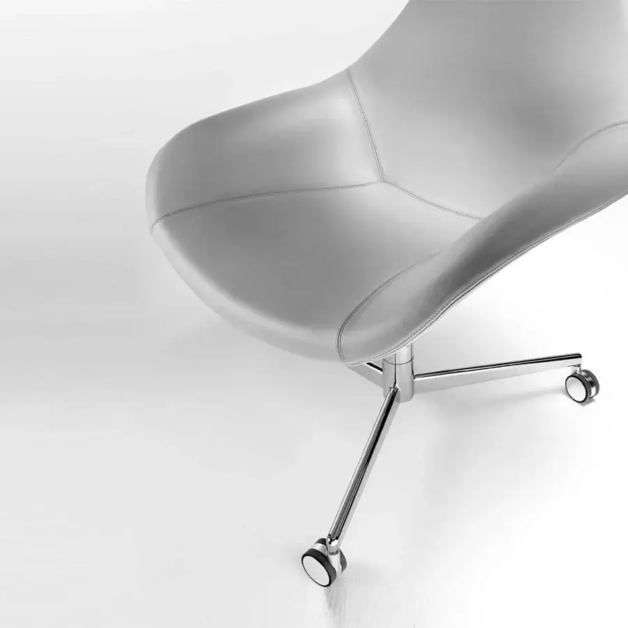 Distinguished Reflex Zenith chair with light gray supple leather and polished chrome base with caster wheels