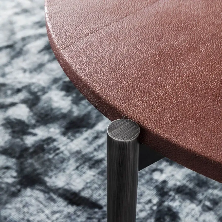 Superior OAK Ritmo coffee table with reddish-brown wood tabletop and painted metal legs in a matte finish