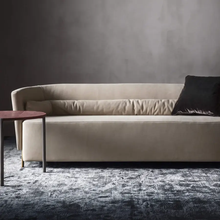 Elegant OAK Ritmo coffee table with dark red textured tabletop and painted metal legs in matte finish