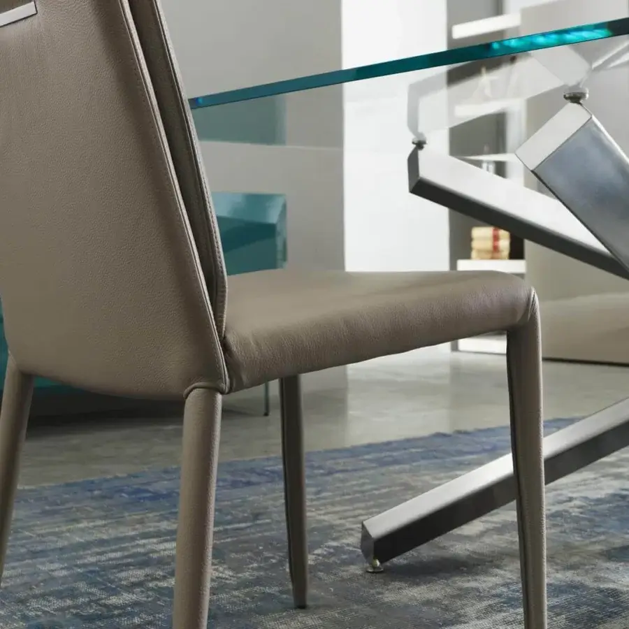 Sophisticated Reflex Mikado table with transparent glass top and matte finish iron base in neutral tones