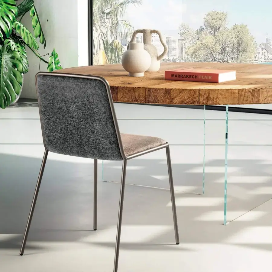 Exceptional Lago Air round table with Wildwood oak tabletop and transparent tempered-glass legs crafted for visual impact