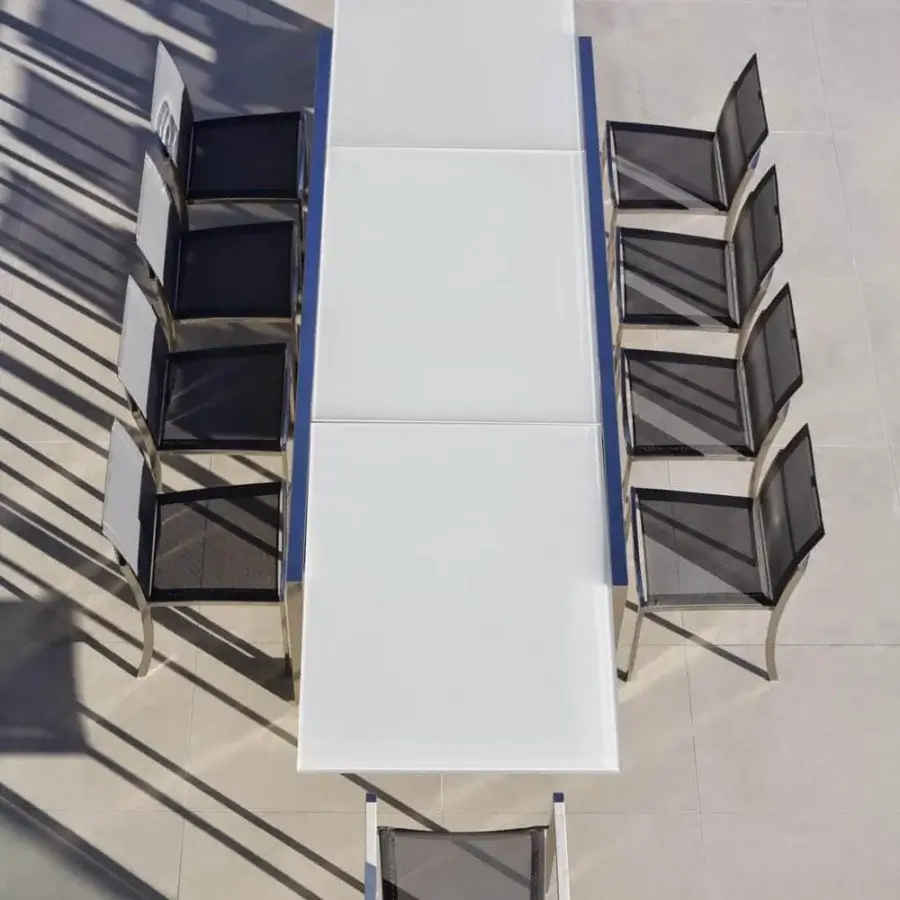 Exceptional Royal Botania Ninix extendable table with glossy white glass and smooth light grey metal frame