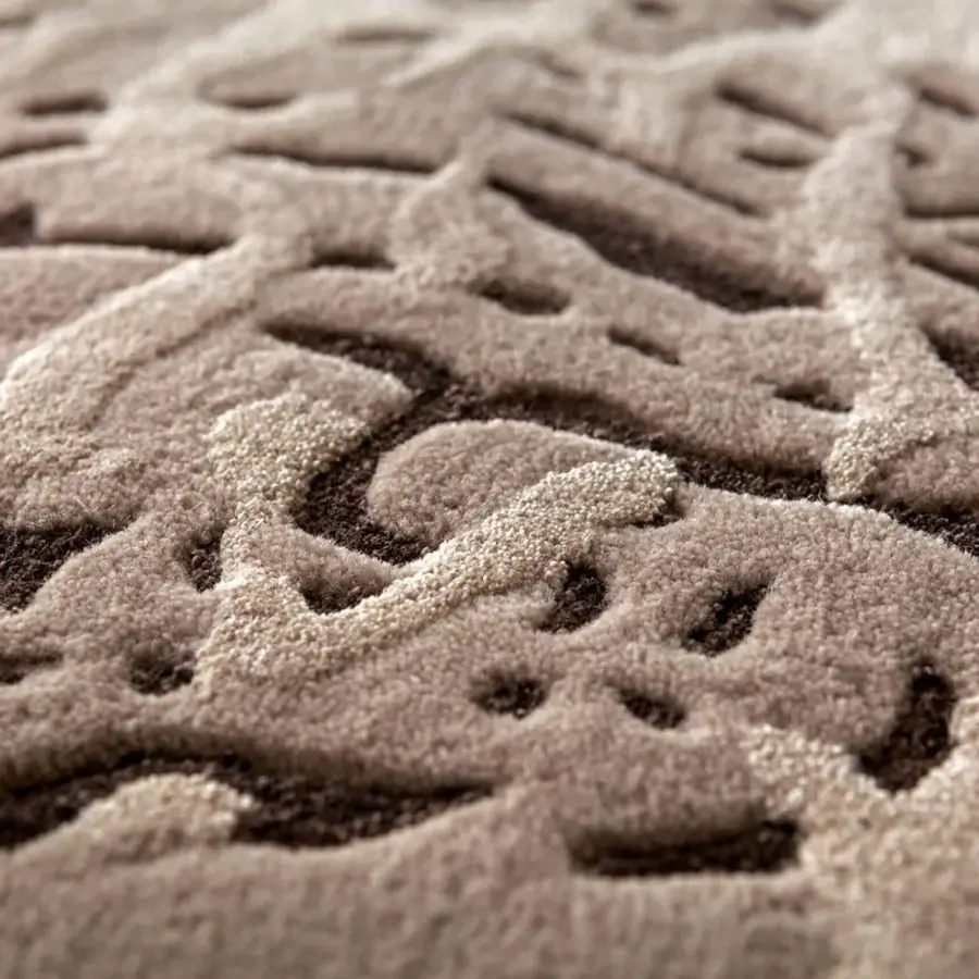 Lavish Bizzotto Italia Lignum rug replicates burl wood with intricately woven yarns in light beige and darker brown hues