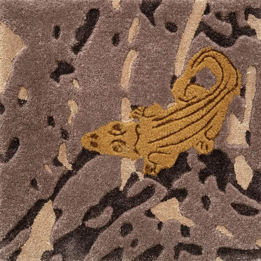 Superior Bizzotto Italia Lignum rug replicates burl wood with woven yarns in golden-brown and rich brown hues
