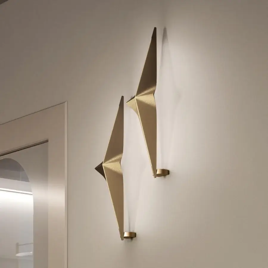 Exceptional Bizzotto Italia Noshi wall lamp in gold-tone aluminum with an angular, origami-inspired design and smooth brushed finish