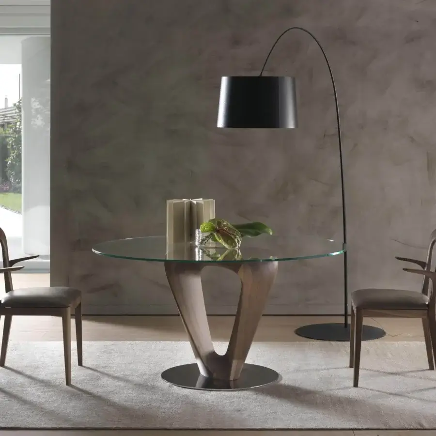 Exclusive Pacini & Cappellini Gaya chair with curved lines built in Canaletto walnut and supple brown leather upholstery
