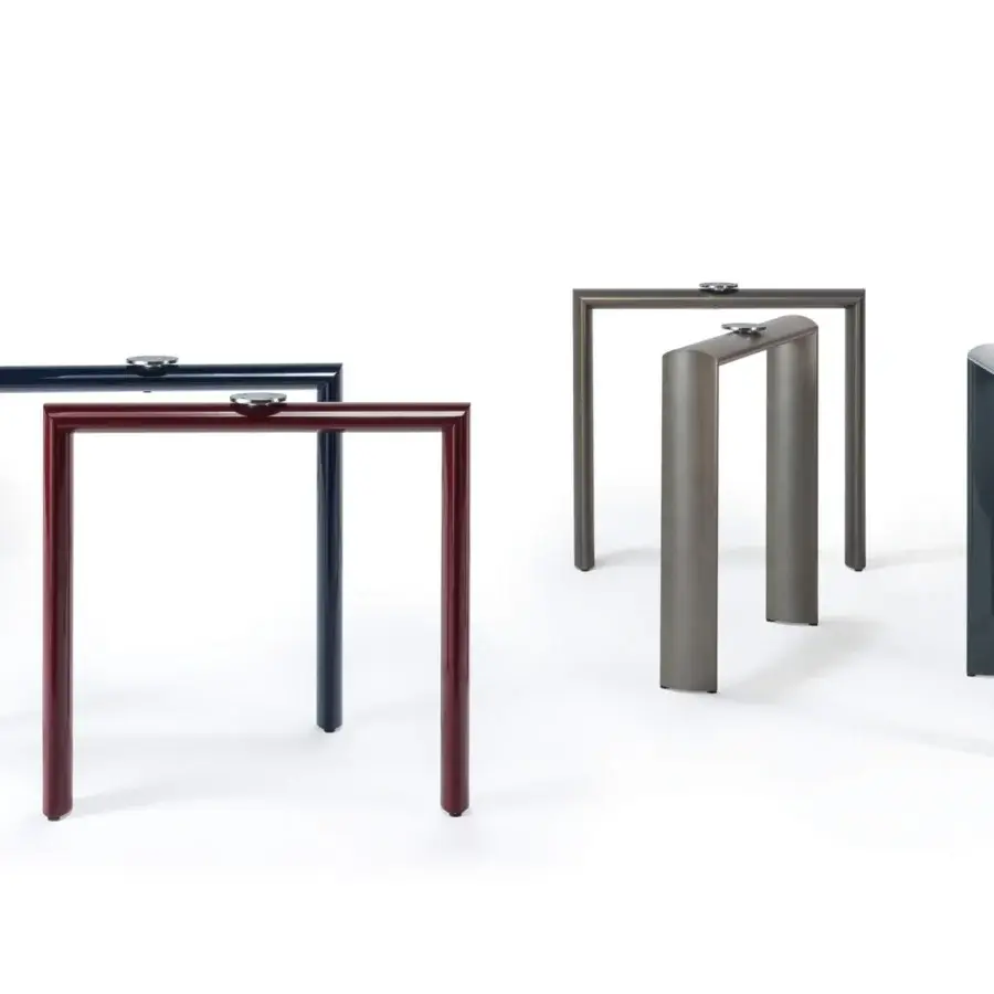 Superior Reflex Policleto table, a contemporary table with glossy metal and oval tempered glass top