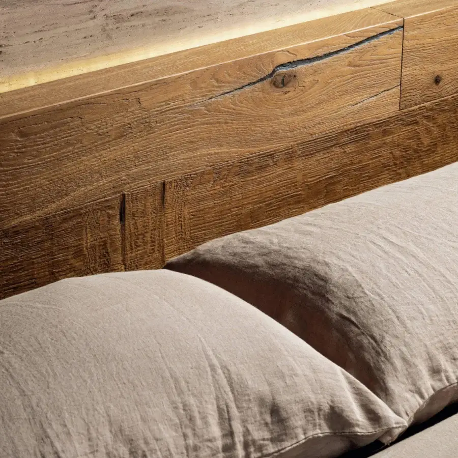 Superior Lago Fluttua bed with a light brown wooden headboard and delicate LED strip, finished in Italy