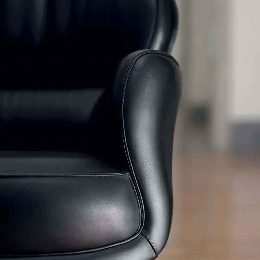 Superior Mascheroni Utopias armchair upholstered in smooth black leather with curved armrests and brand plate