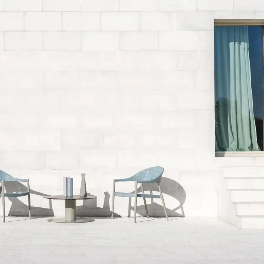 Exceptional Varaschin Clever lounge chair with a powder-coated aluminum frame and light blue-grey woven VAR#TEX fabric