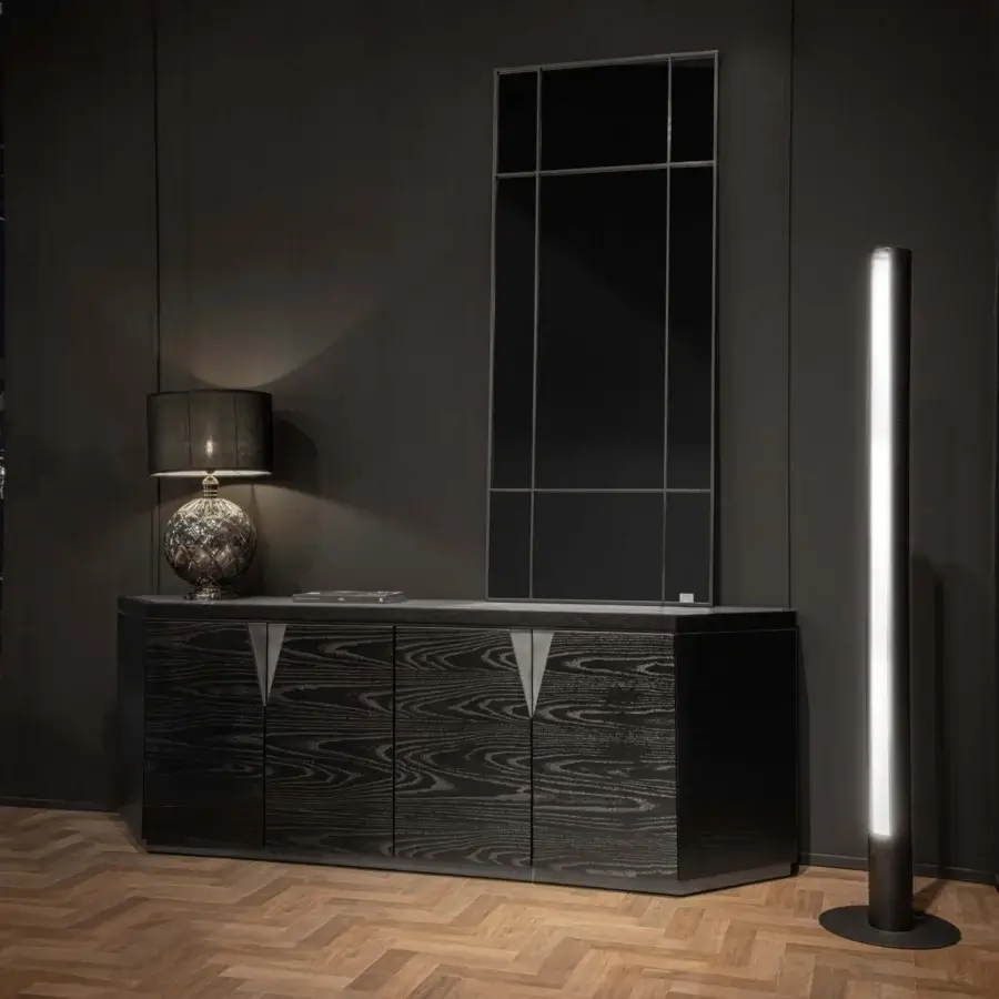 Superior WAYNE Enterprises WE-126 floor lamp with lacquered structure and dark finish providing vertical illumination