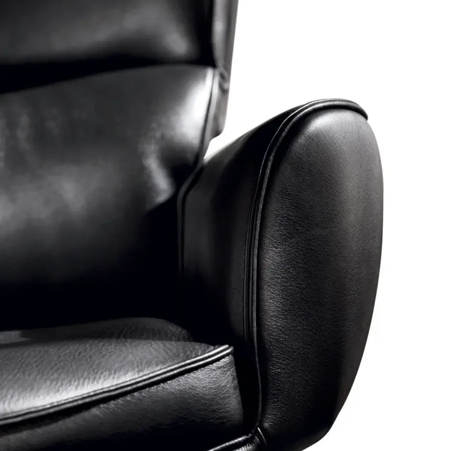 Exceptional Mascheroni Splendour armchair in black natural leather with curved birch wooden structure and detailed stitching