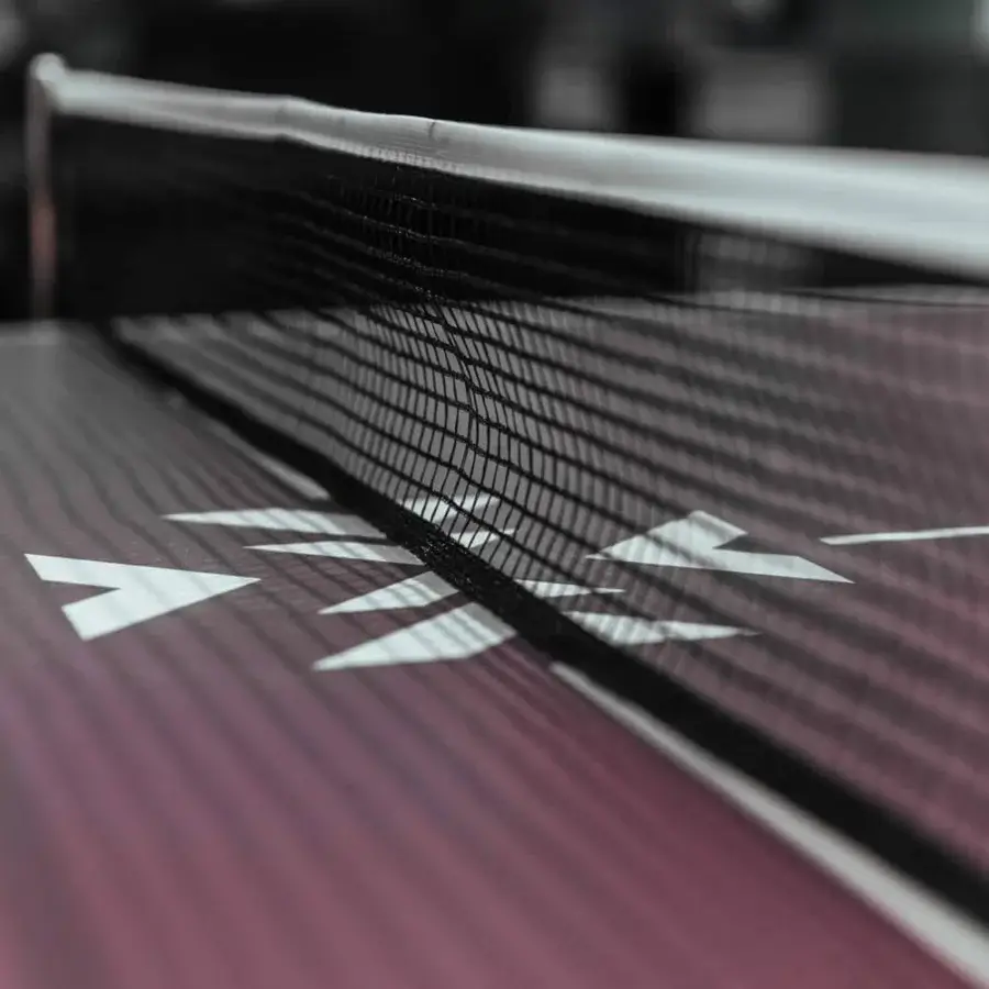 Distinguished Vismara Arena table tennis table with reddish-purple lacquered top, black net and lacquered wooden V-shaped base in matt finish