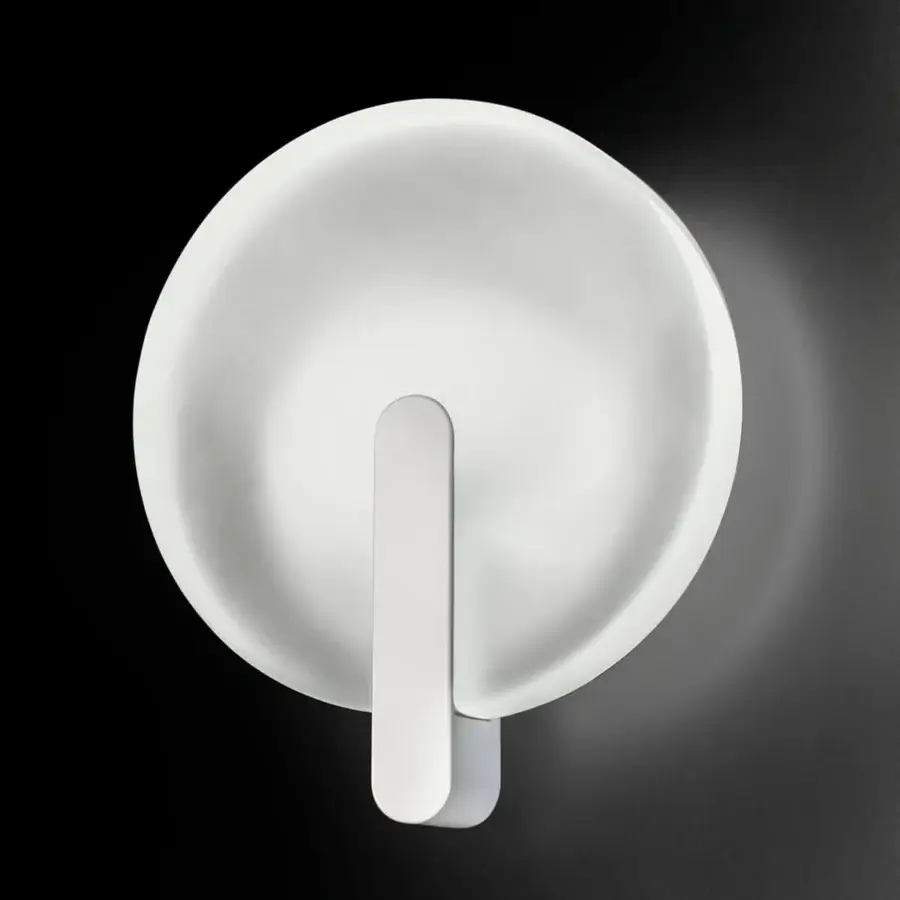 Elegant Italamp Sinua wall lamp with sinuous silhouette and satin glass diffuser in white metal finish