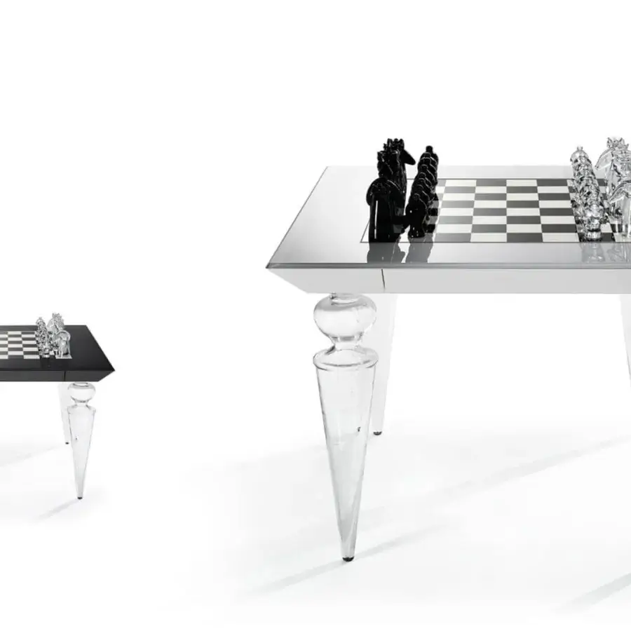 Exceptional Reflex Scacchi play table with transparent Murano glass legs and nero beluga lacquered glass chessboard