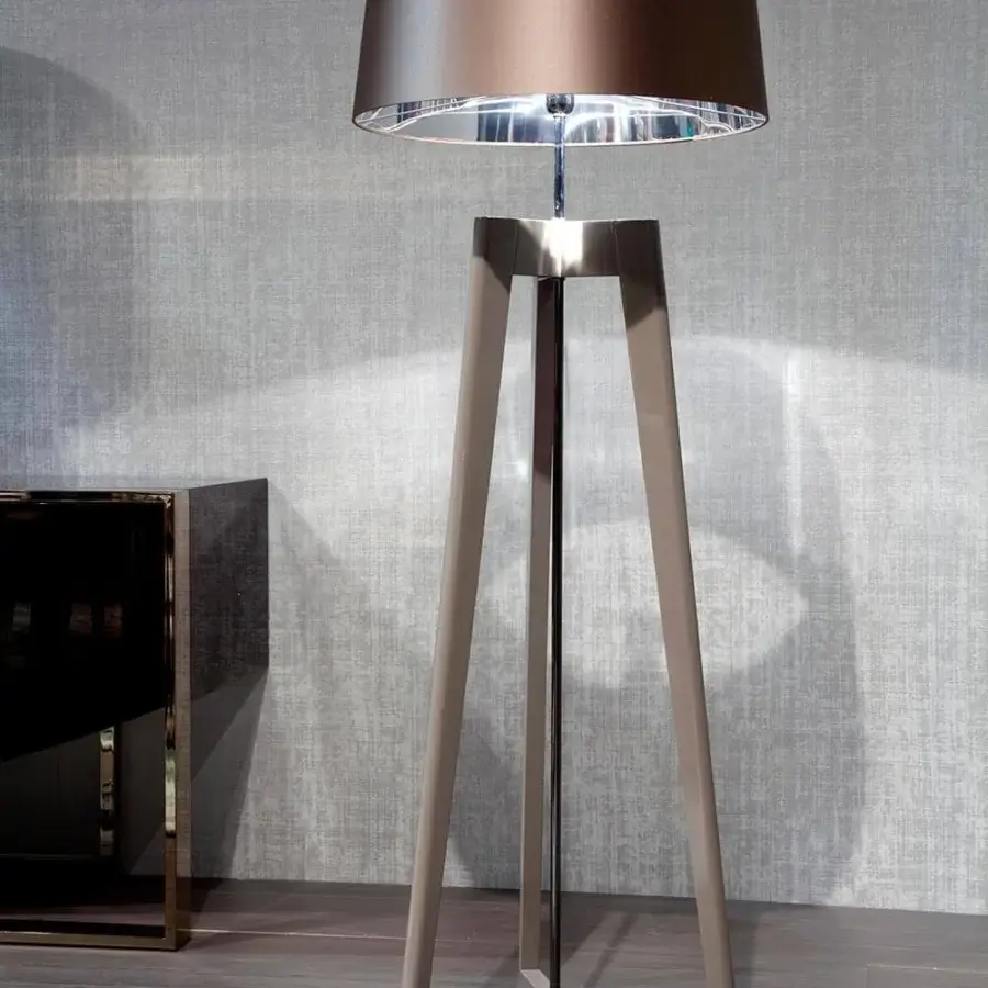 Elegant Costantini Pietro Bon Ton floor lamp with lacquered beech wood and brown fabric lampshade in Terra finish