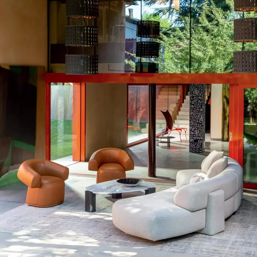 Exceptional Moroso Ruff lounge chair with tan-brown leather upholstery and black varnished steel swivel base
