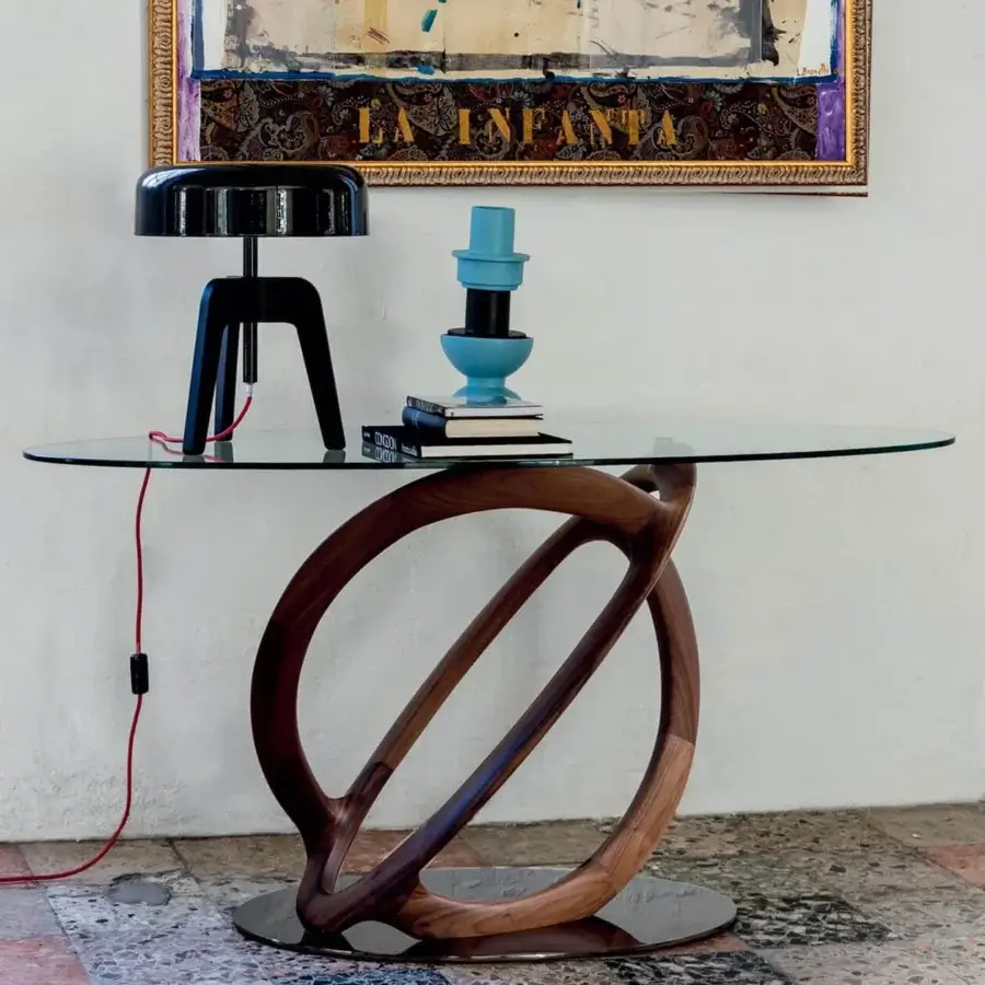 Superior Porada Pileo table lamp with glossy black tin-plated shade and Canaletto walnut structure crafted in Italy