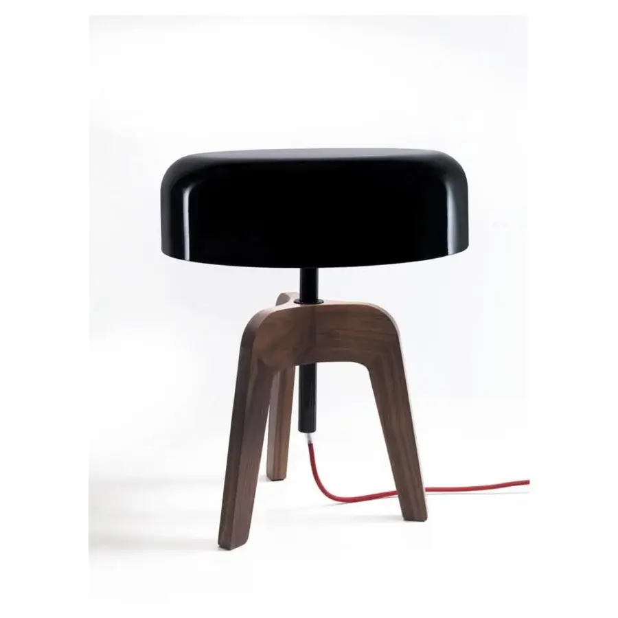 Elegant Porada Pileo table lamp with glossy black tin-plated shade and Canaletto walnut base crafted in Italy