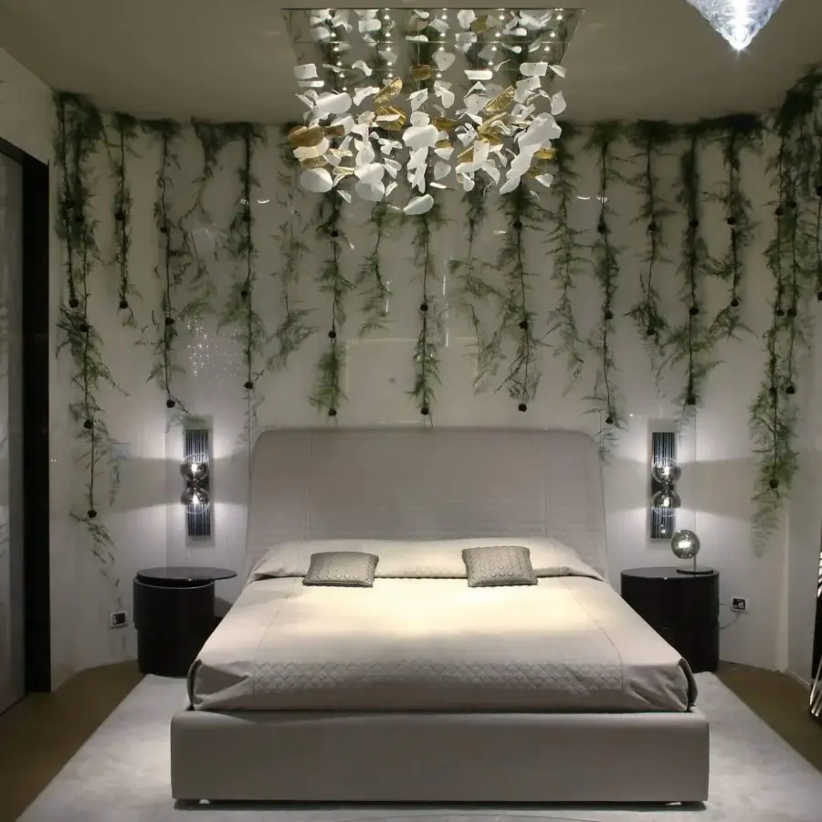 Distinguished Reflex Leaf Suspension lamp with curved etched glass leaves and mirrored glass support illuminated in integrated LEDs